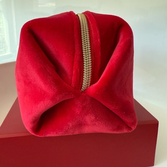 ✨HOST PICK✨Shiseido Red Key Card Holder Luxurious Velvet Accessory NWOT - Picture 5 of 6